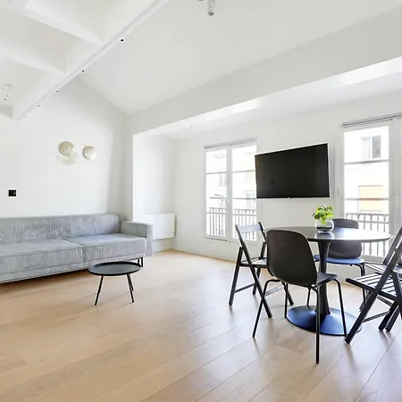 Charming Air-Conditioned Apt For A Cosy Atmosphere-2